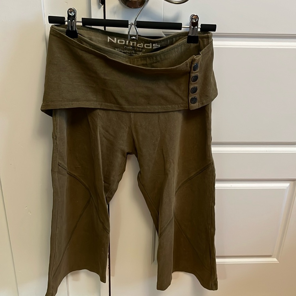 Nomad pants with removable belt with pocket.